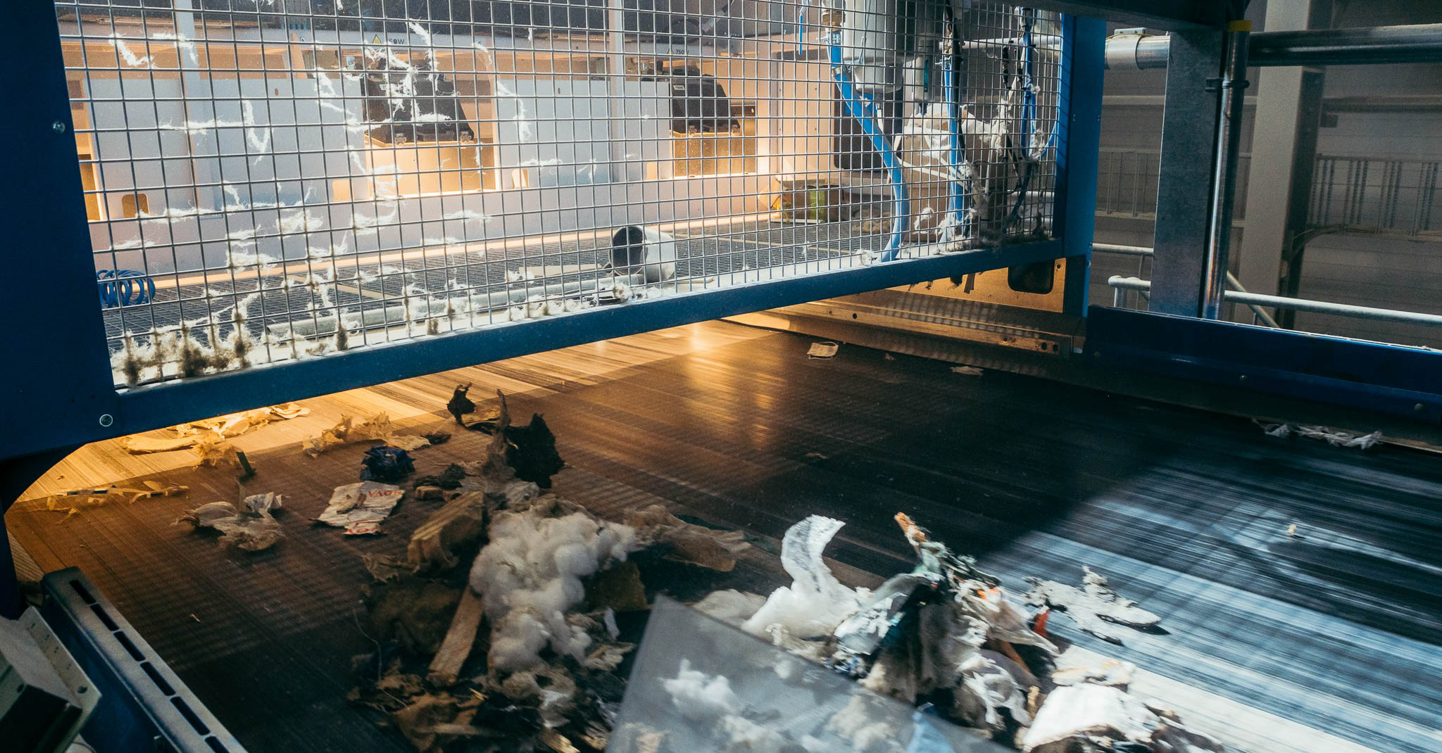 Optinen erotin (NIR) poistaa epäpuhtauksia SRF-polttoaineesta.